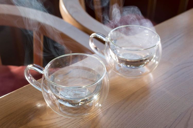 4 Manfaat Menakjubkan dari Air Hangat Pagi Hari